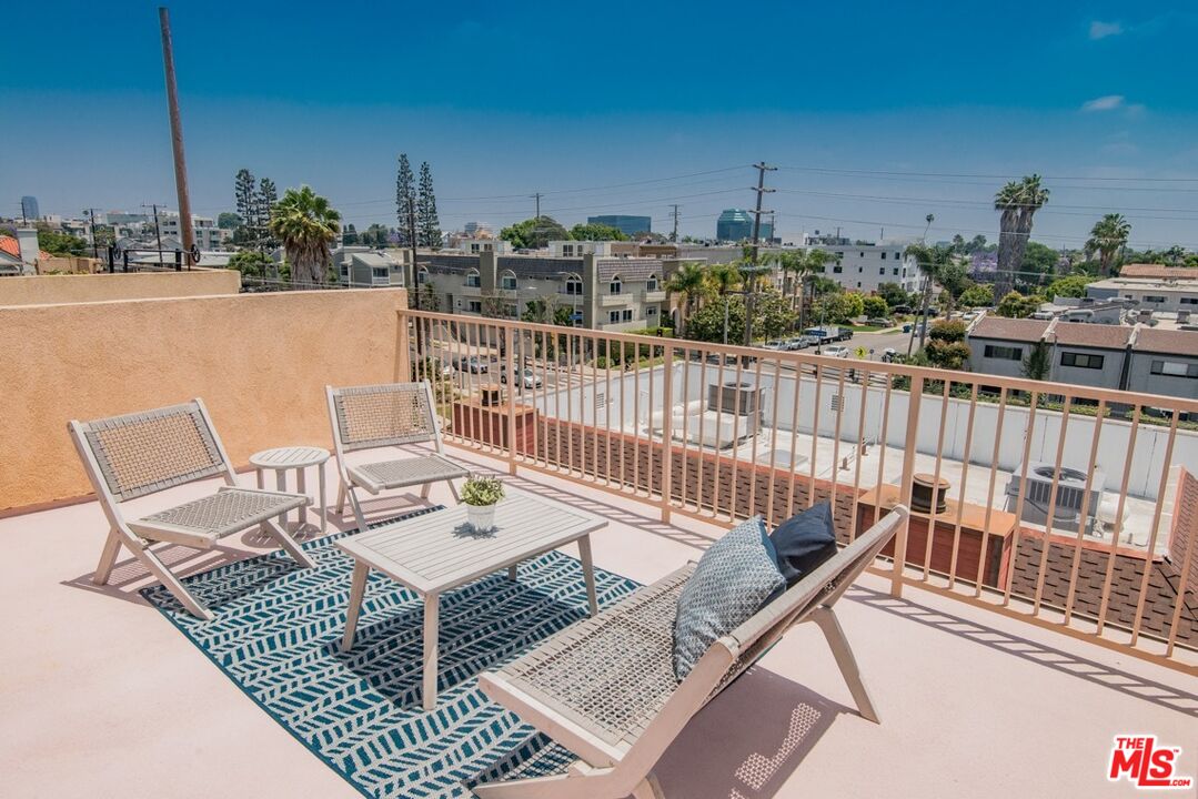 1747 S Barrington Ave Unit: 102