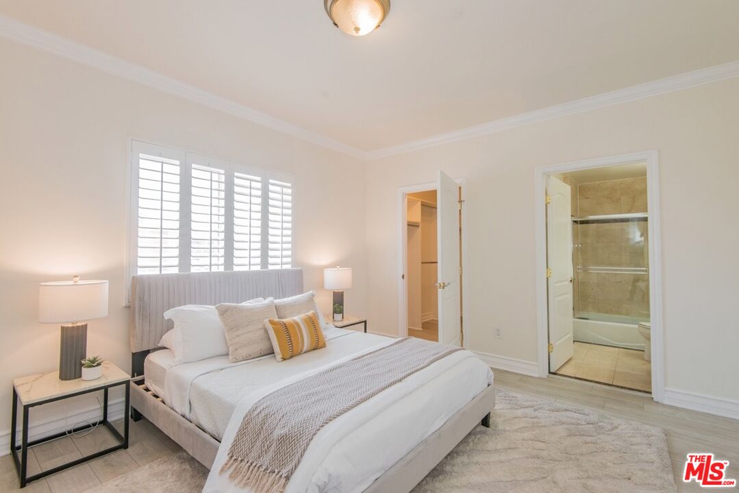 1747 S Barrington Ave Unit: 102