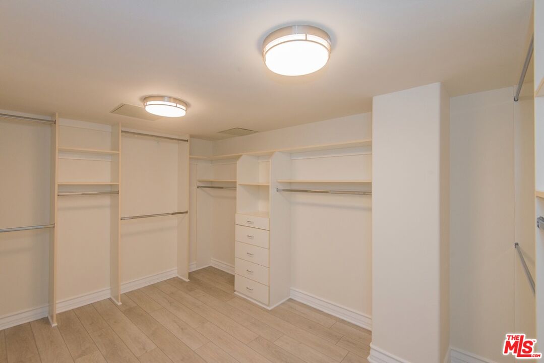 1747 S Barrington Ave Unit: 102
