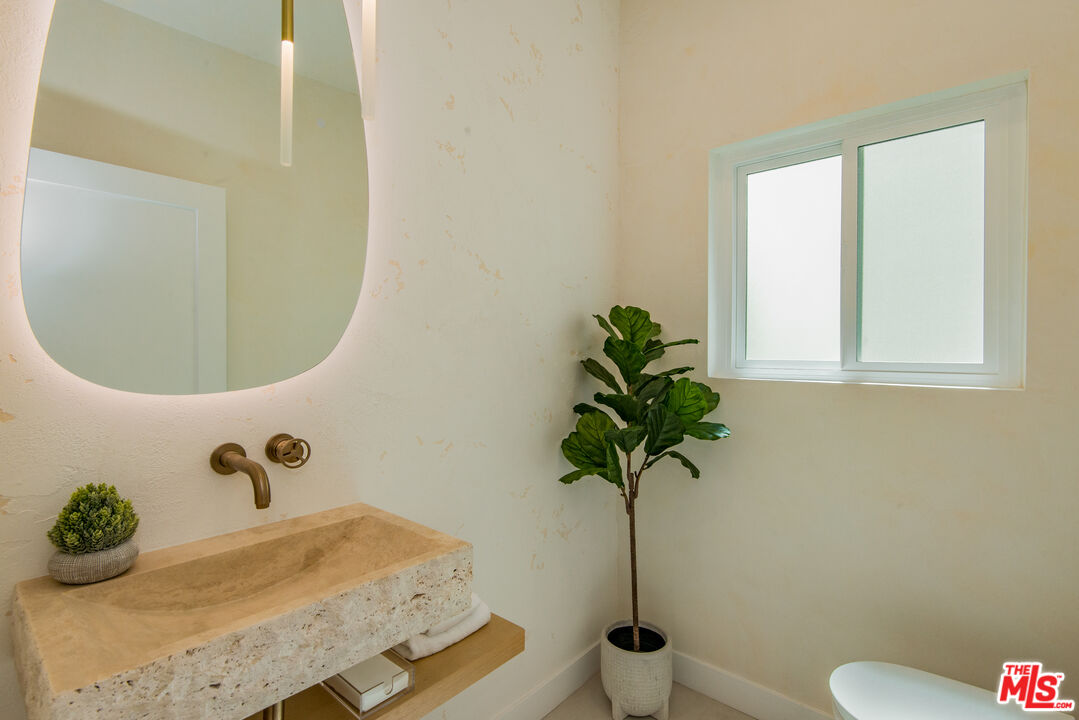 4211 Nogales Dr