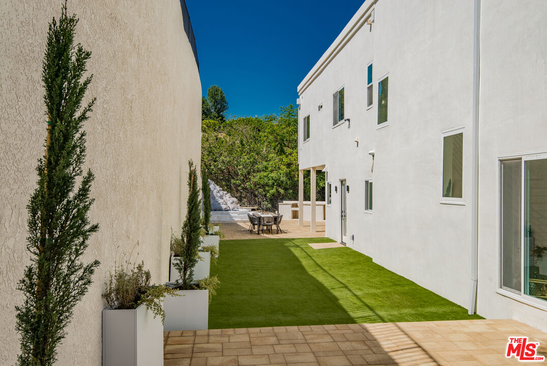 4211 Nogales Dr