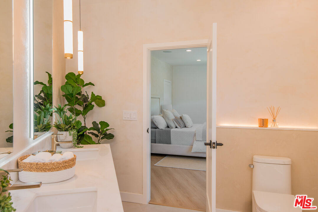 4211 Nogales Dr