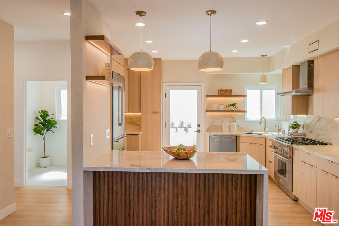 4211 Nogales Dr