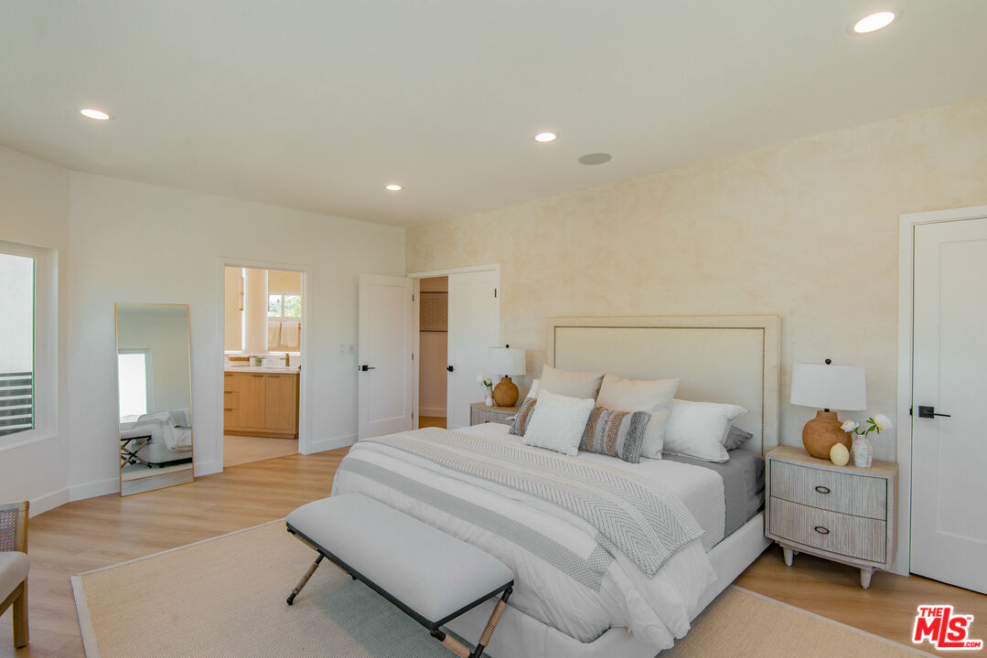 4211 Nogales Dr
