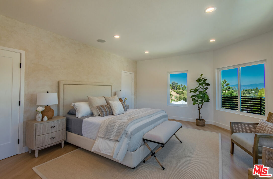 4211 Nogales Dr