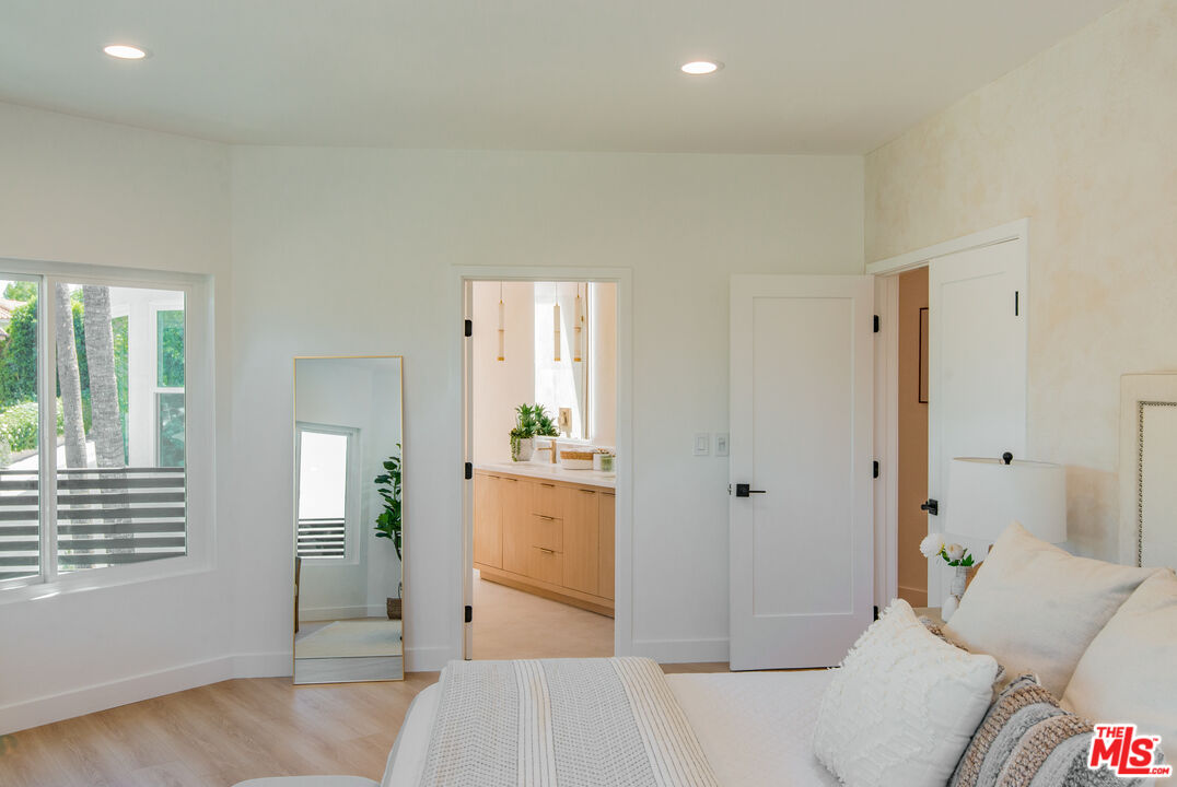 4211 Nogales Dr