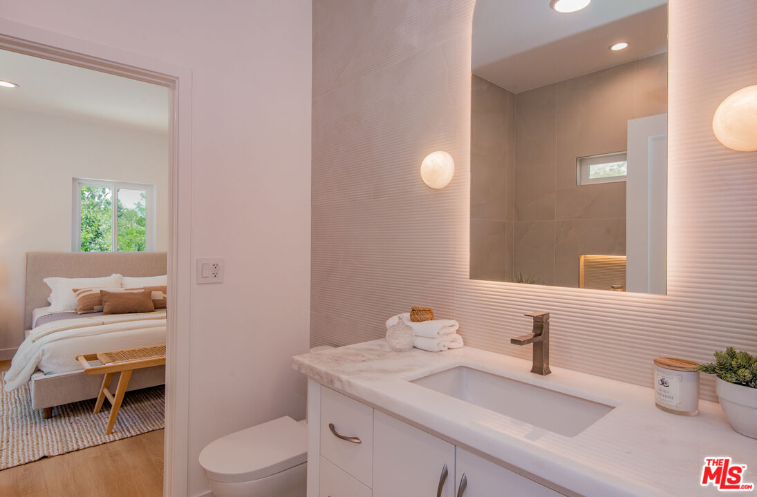 4211 Nogales Dr