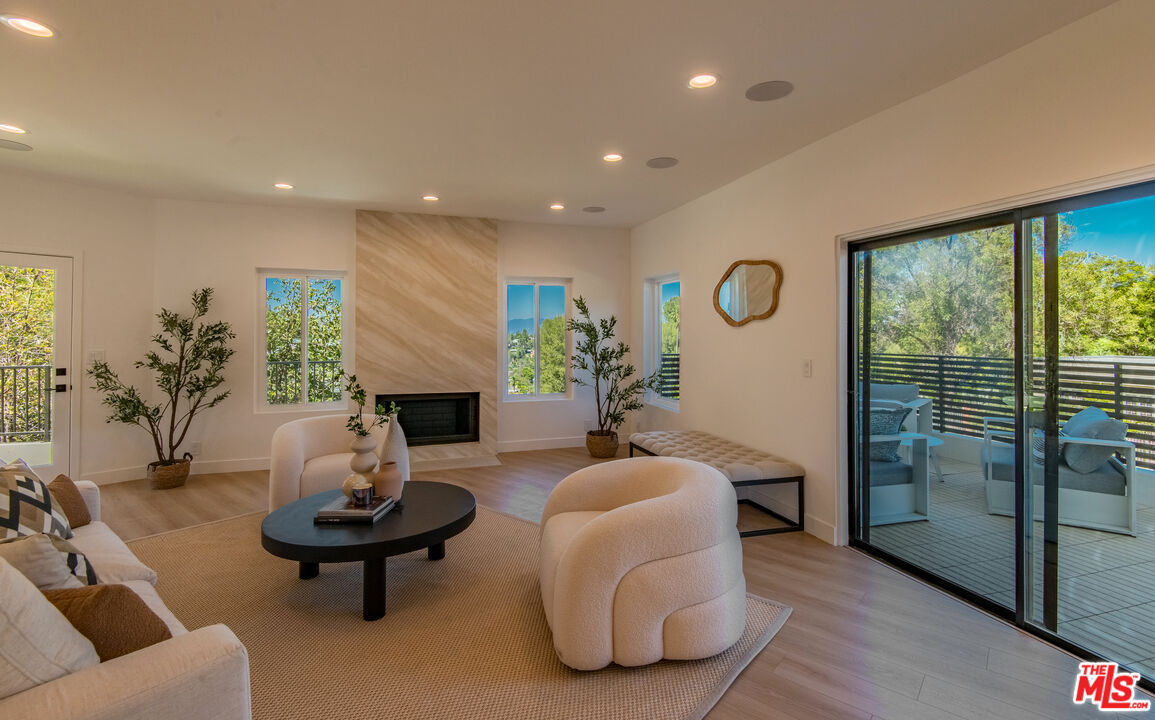 4211 Nogales Dr