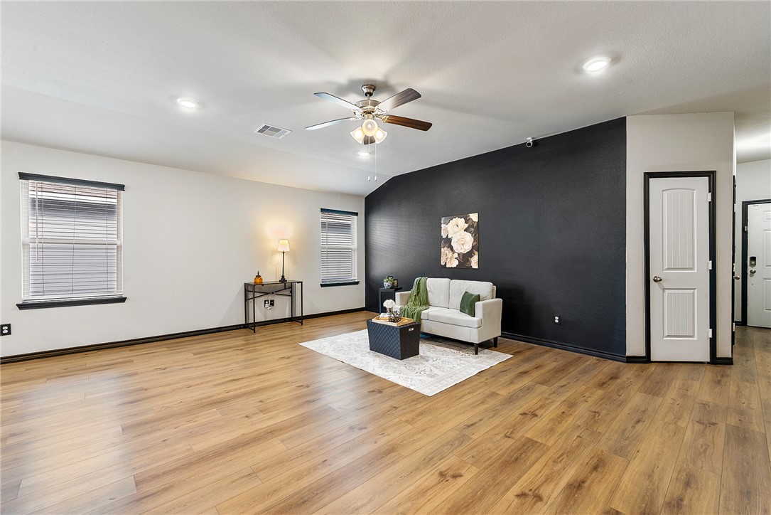 1143 Kennesaw