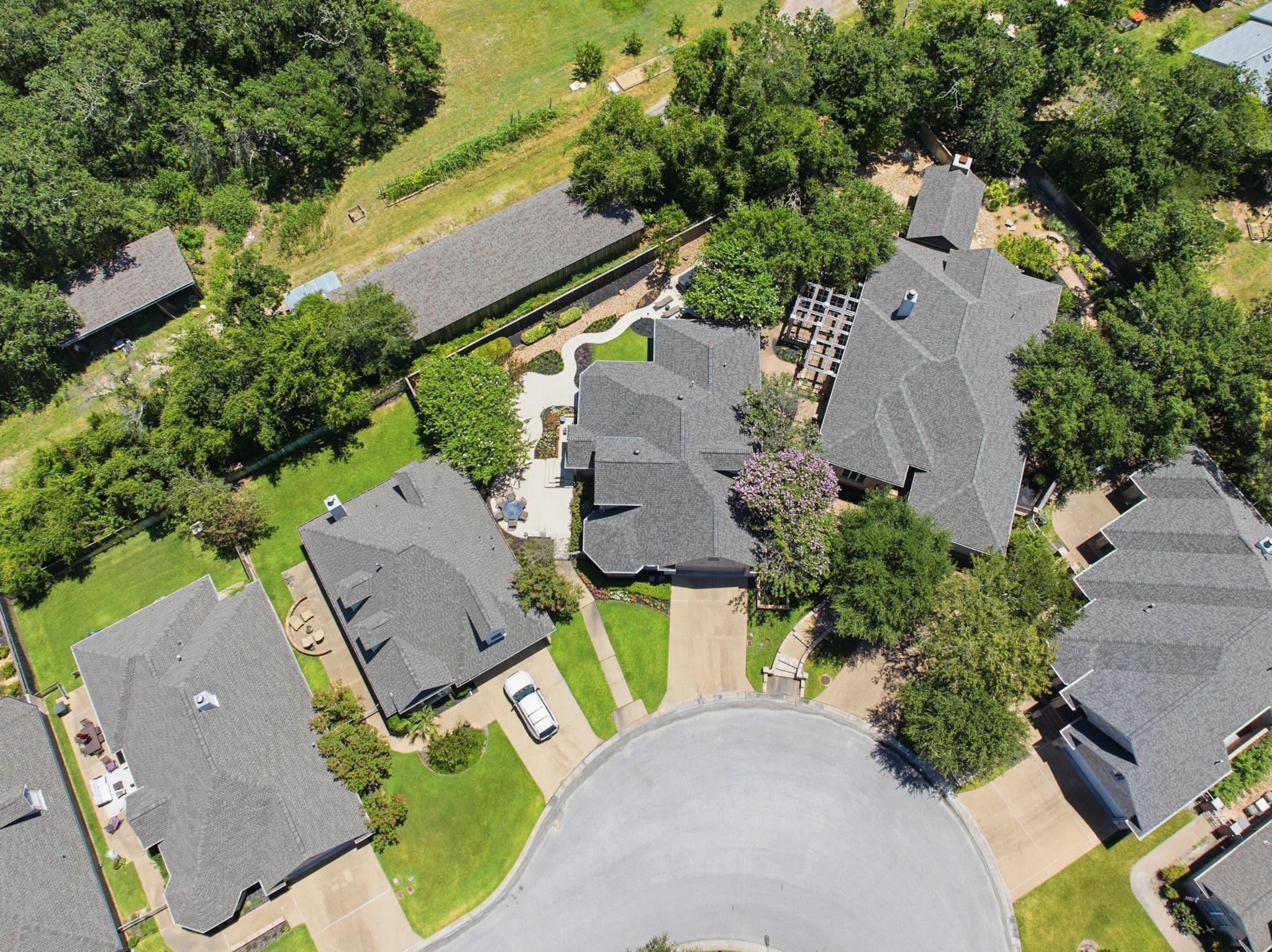 907 Grand Oaks Circle