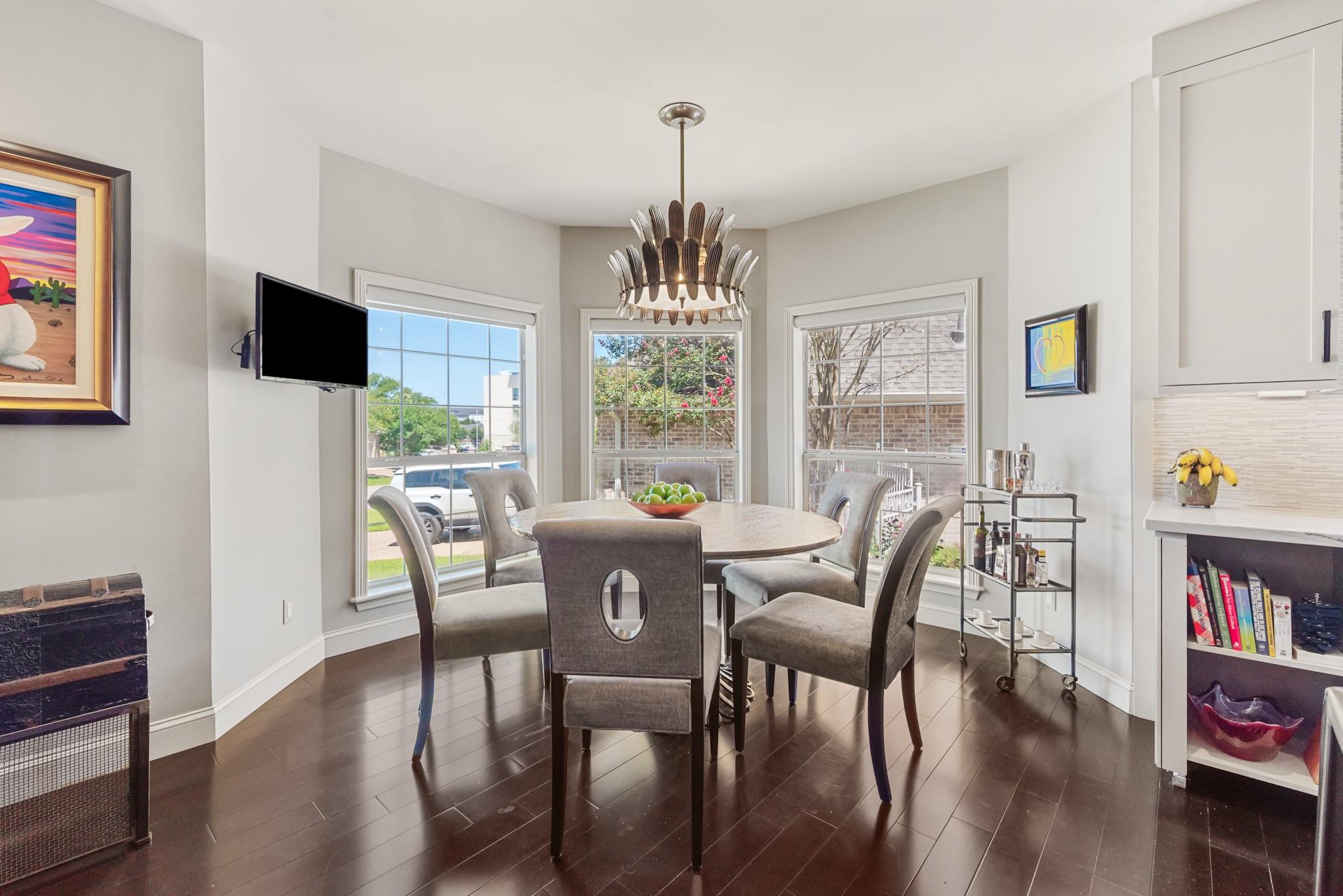 907 Grand Oaks Circle
