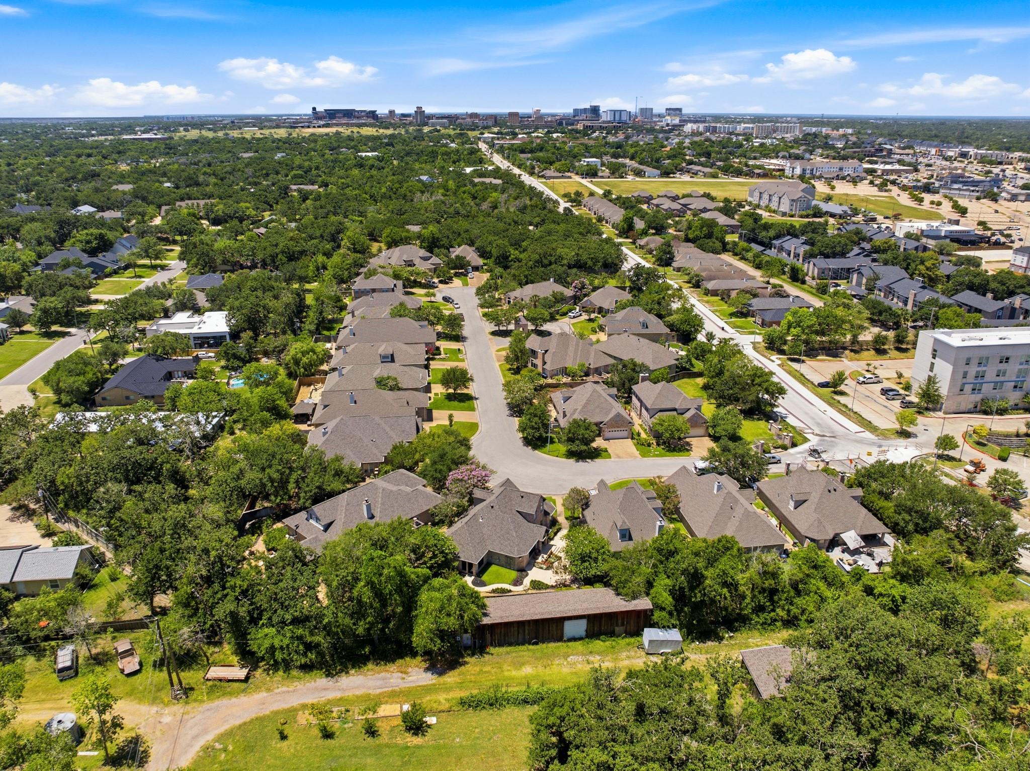 907 Grand Oaks Circle