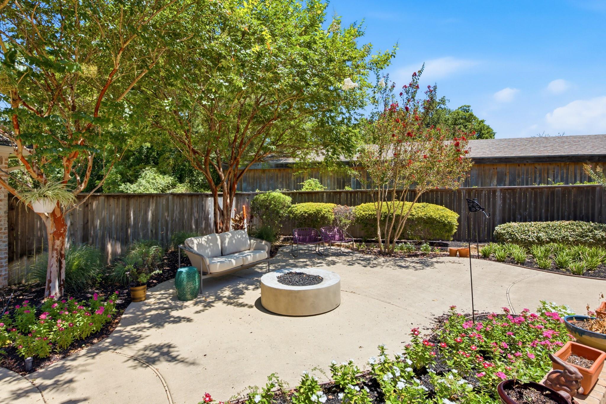 907 Grand Oaks Circle