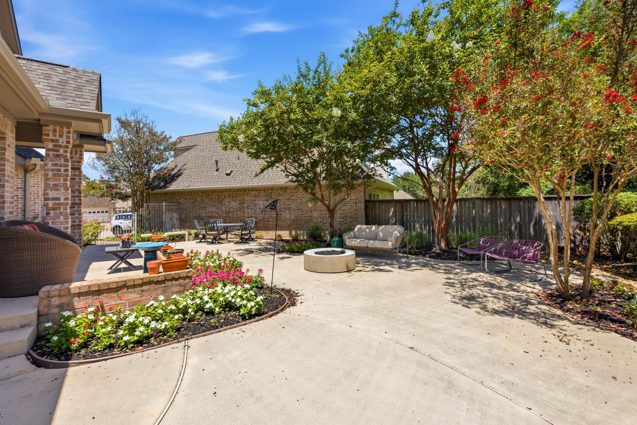 907 Grand Oaks Circle