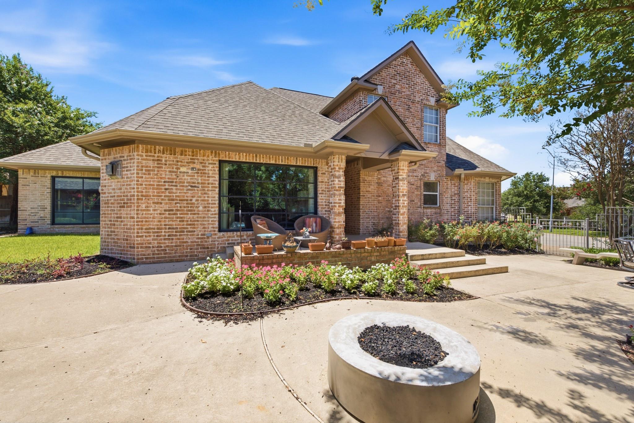 907 Grand Oaks Circle