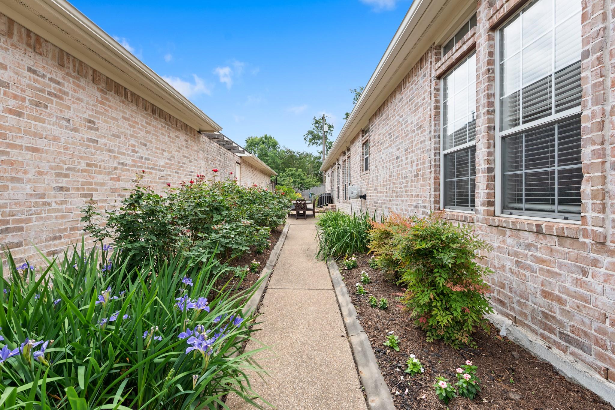 919 Grand Oaks Circle