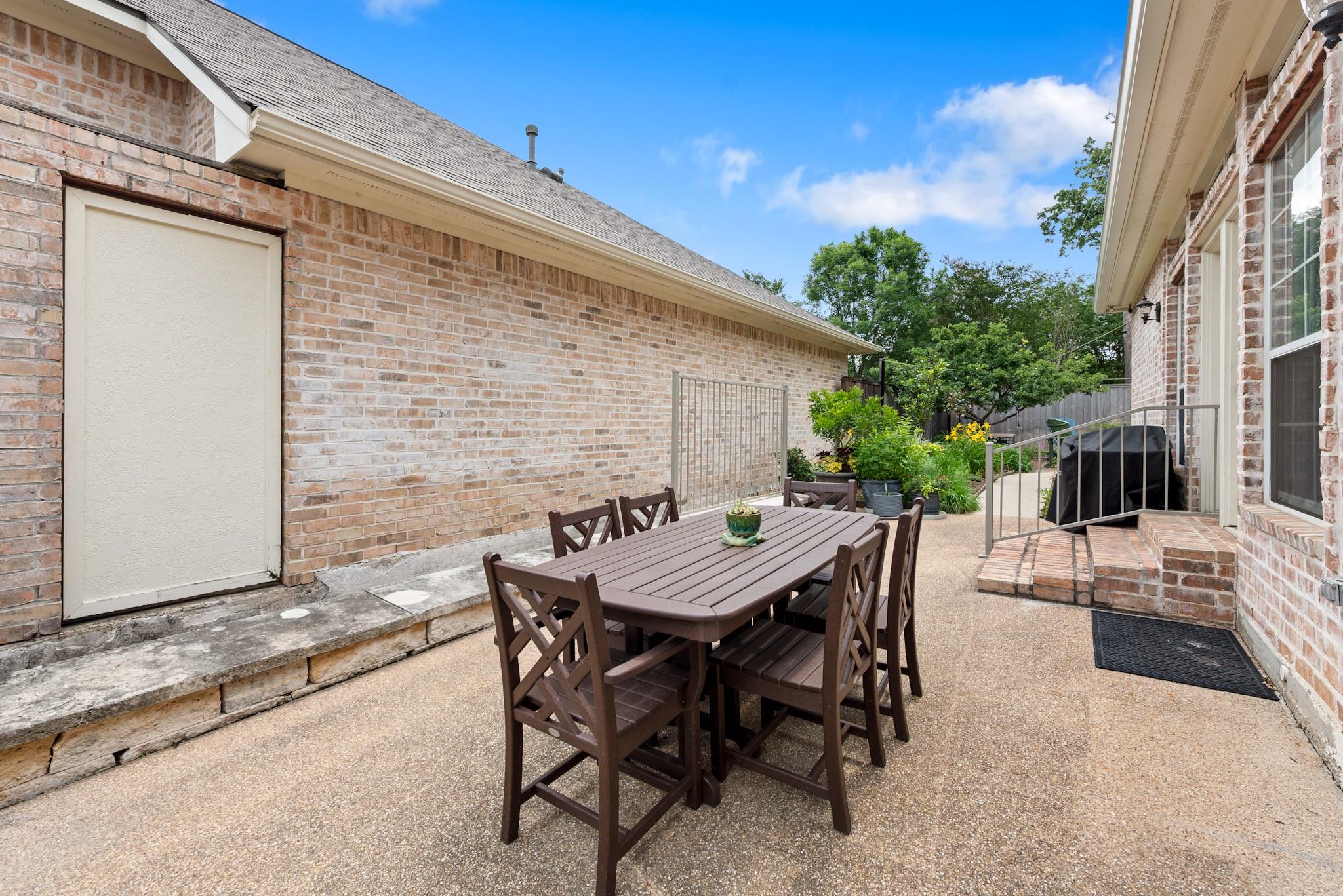 919 Grand Oaks Circle