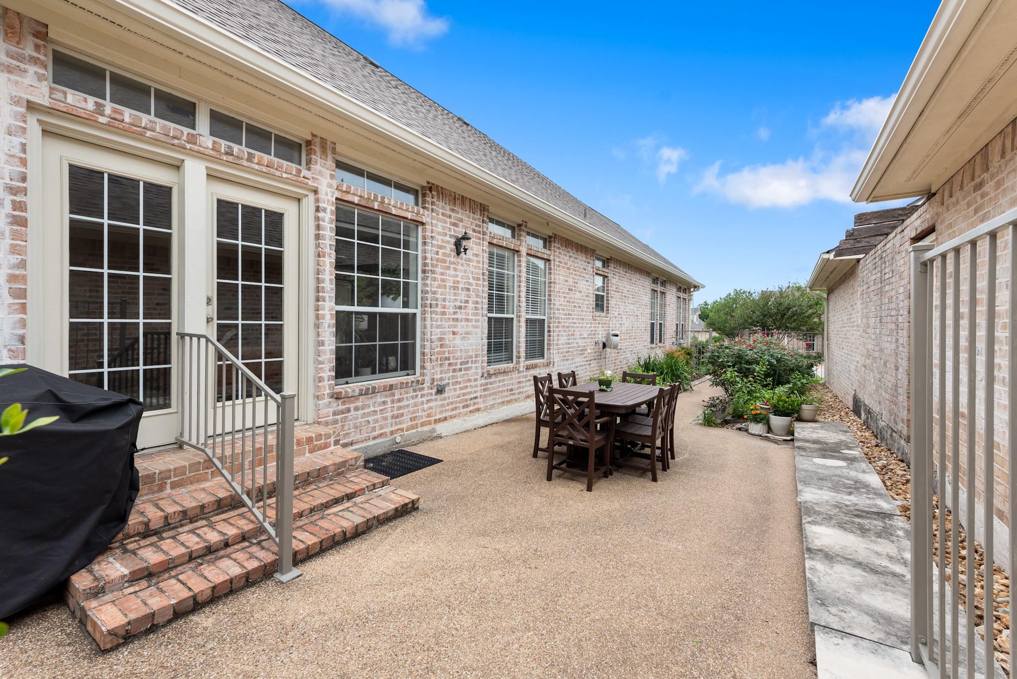 919 Grand Oaks Circle