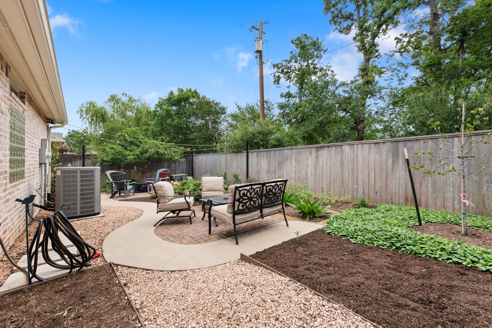 919 Grand Oaks Circle
