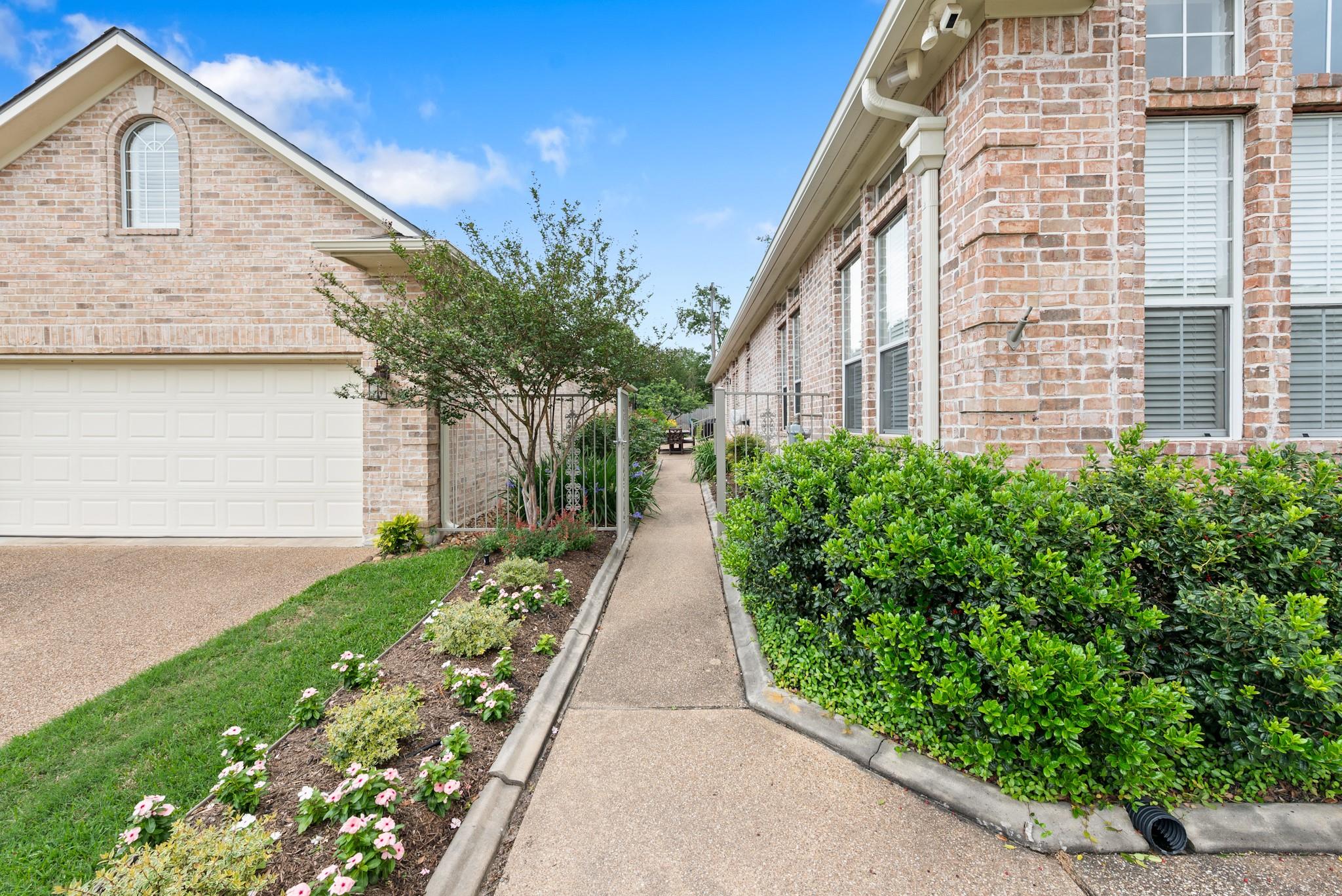 919 Grand Oaks Circle