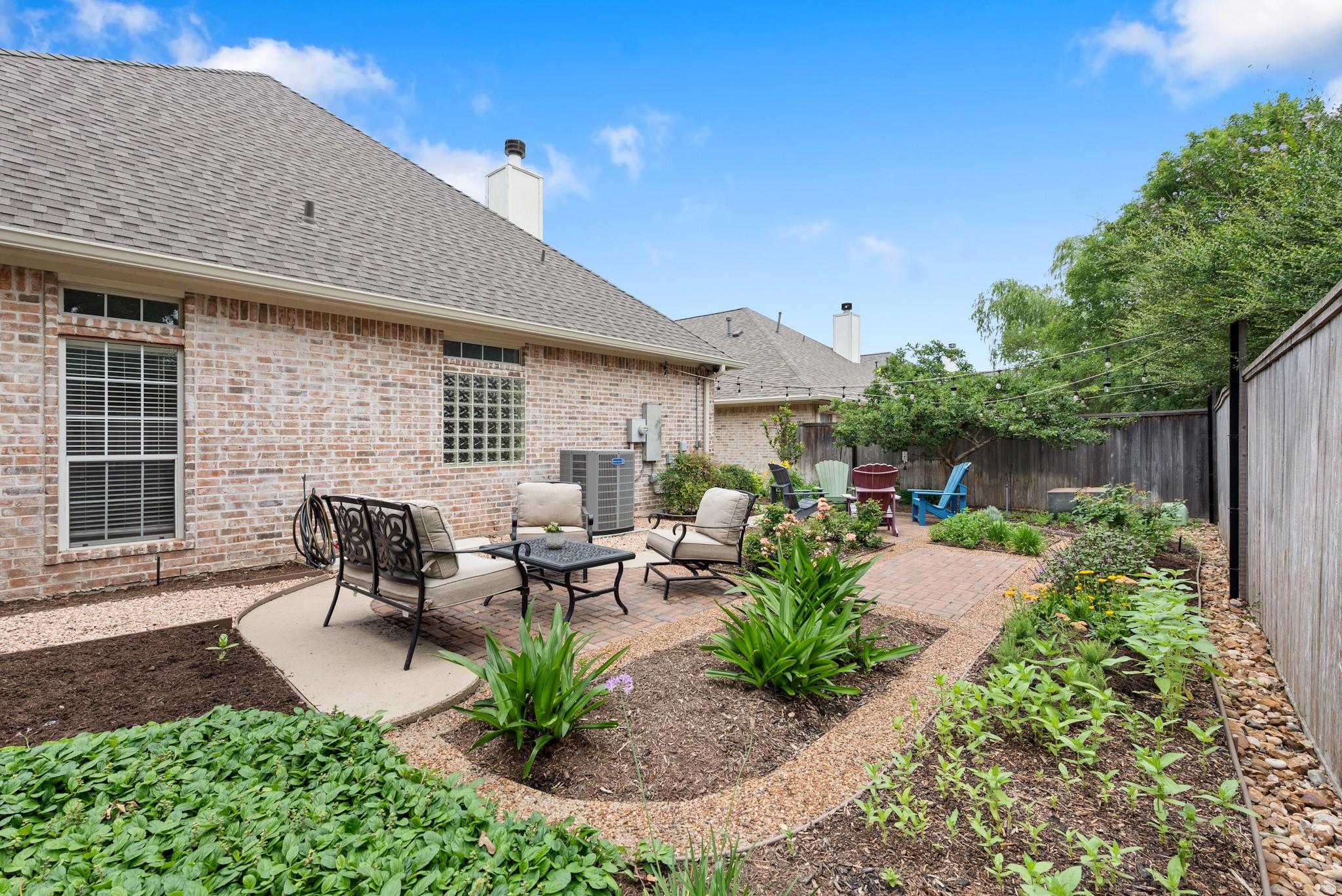 919 Grand Oaks Circle