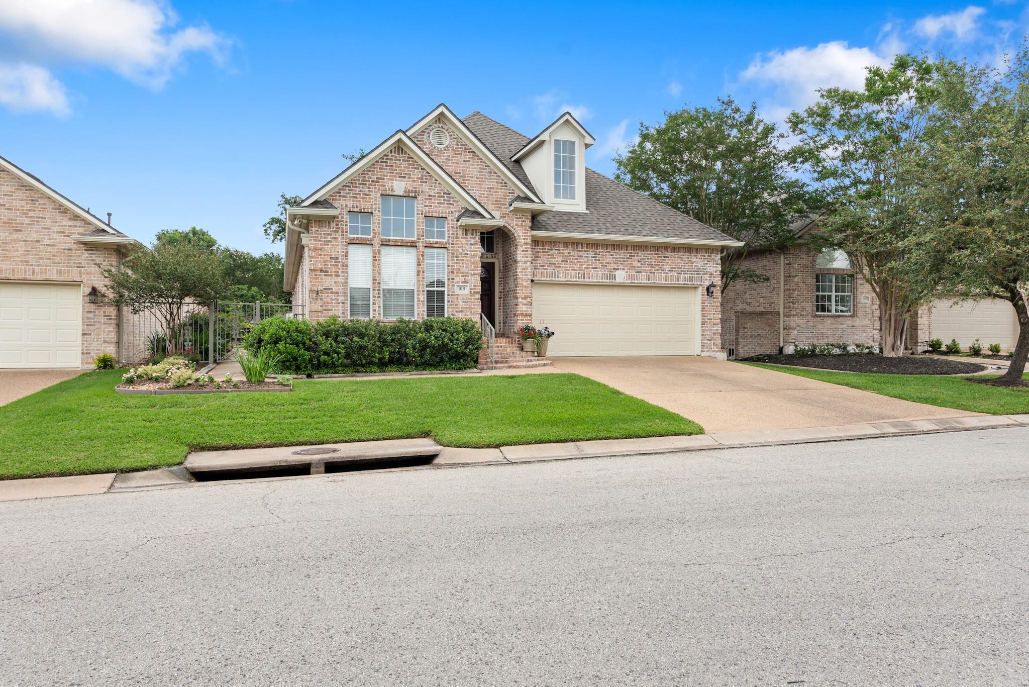 919 Grand Oaks Circle