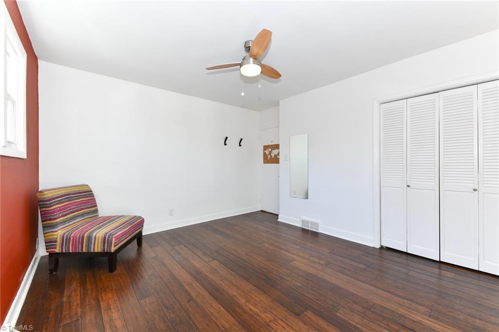 3504 Greenwood Terrace