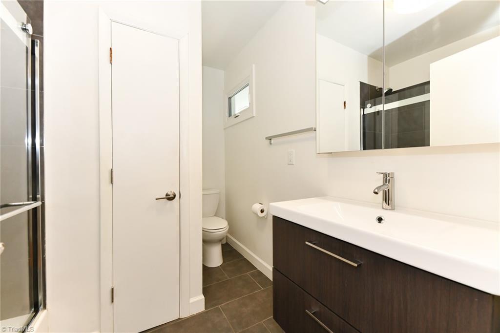 3504 Greenwood Terrace