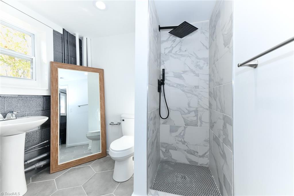 3504 Greenwood Terrace