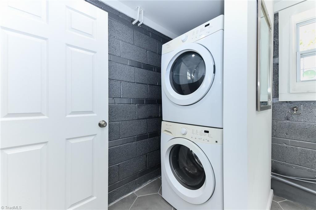 3504 Greenwood Terrace