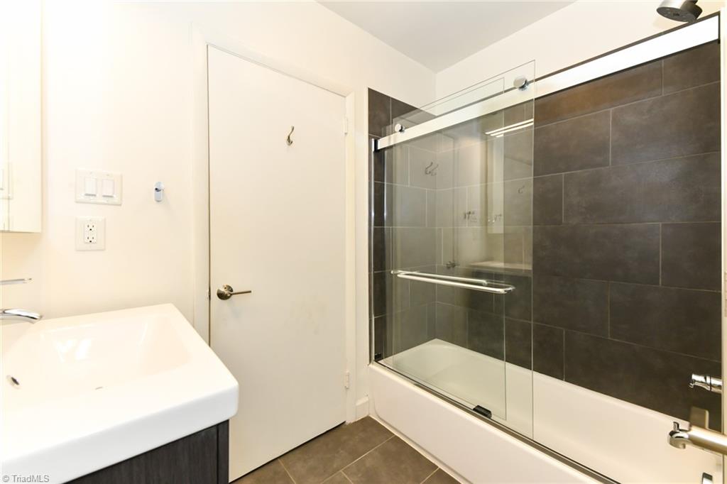 3504 Greenwood Terrace