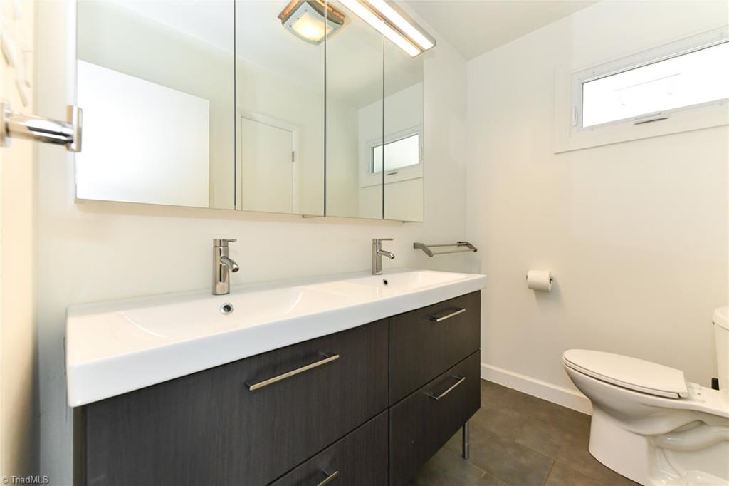 3504 Greenwood Terrace