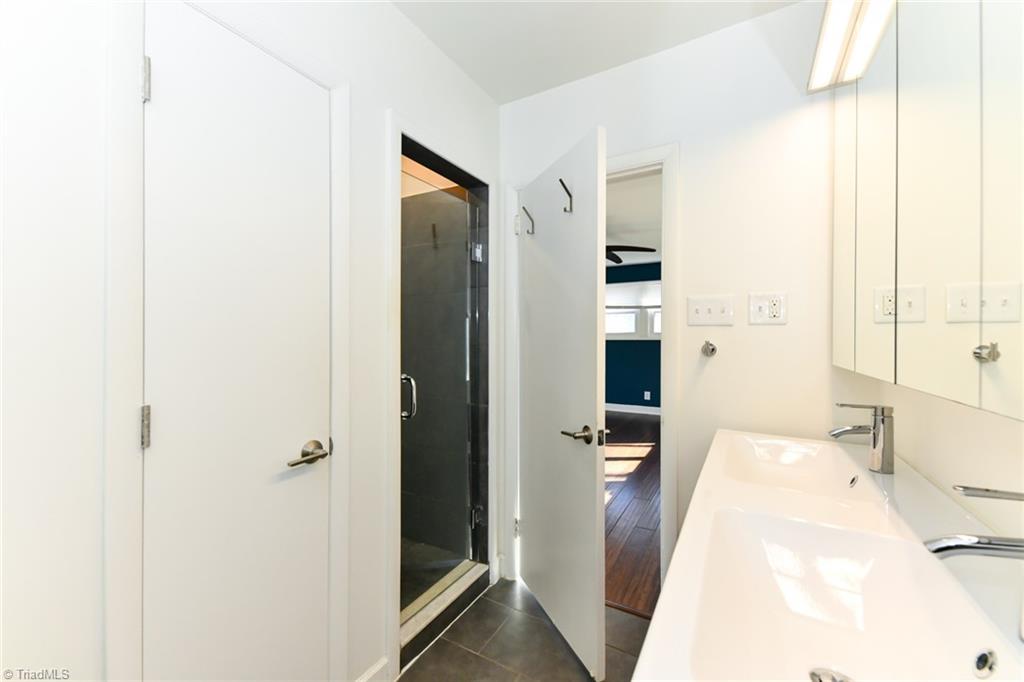 3504 Greenwood Terrace