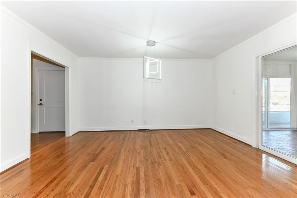 3504 Greenwood Terrace