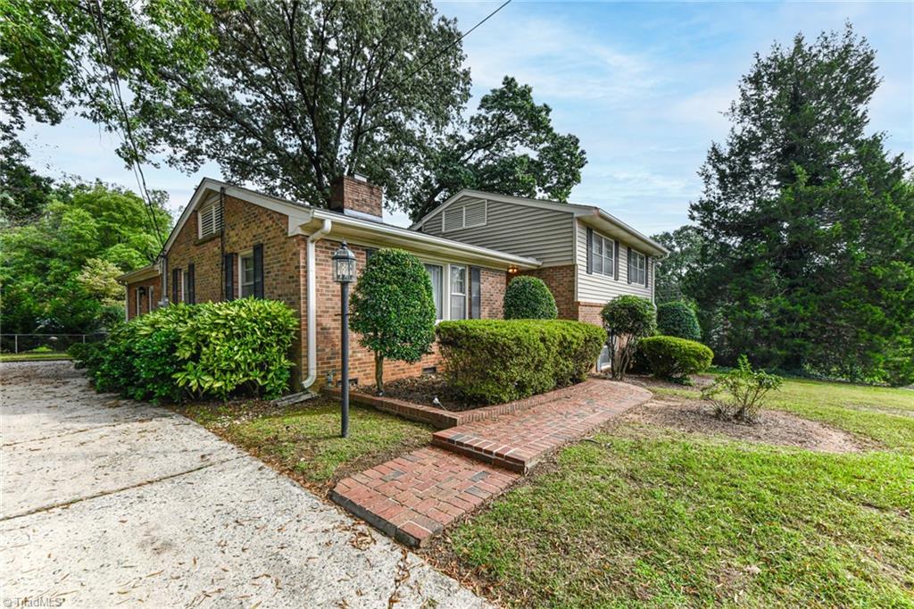2704 Holly Drive