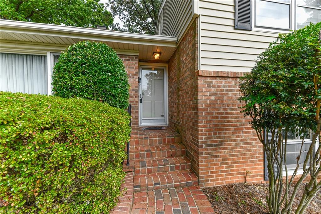 2704 Holly Drive