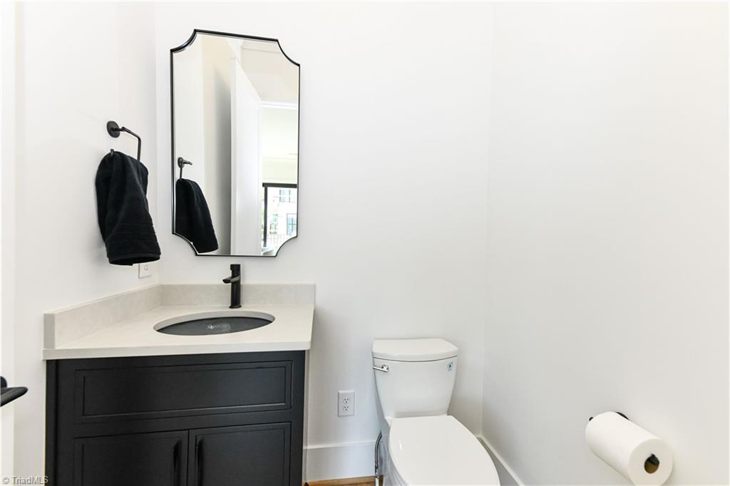 3237 W Friendly Avenue