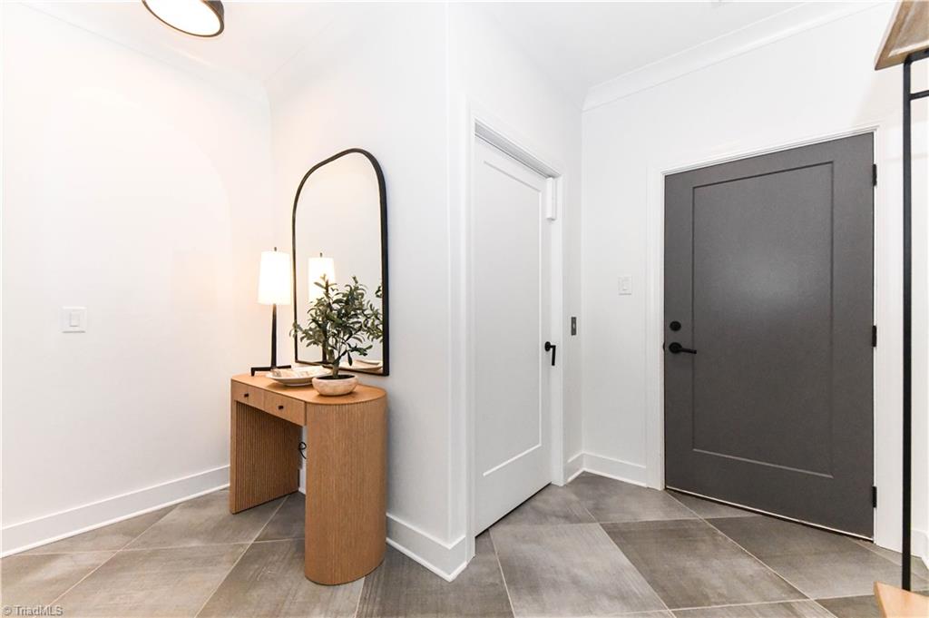 3237 W Friendly Avenue