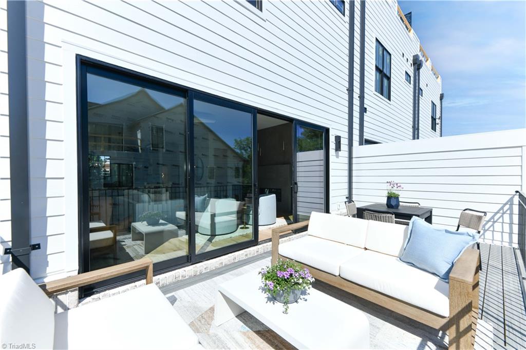 3237 W Friendly Avenue