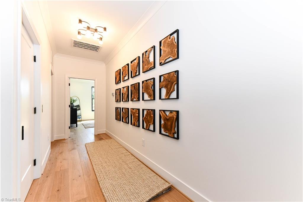 3237 W Friendly Avenue