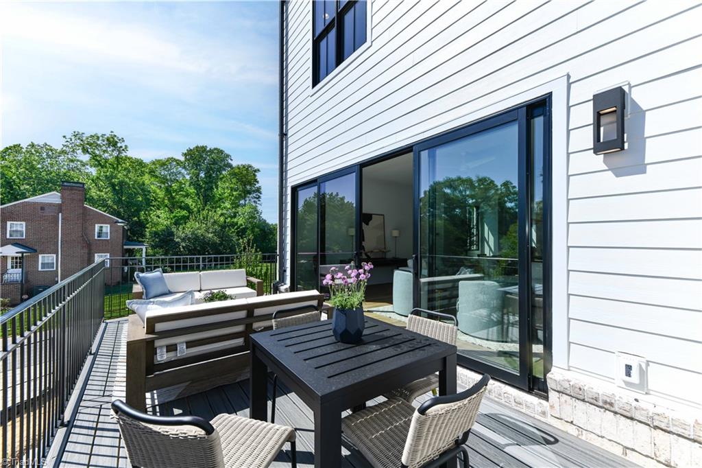 3237 W Friendly Avenue