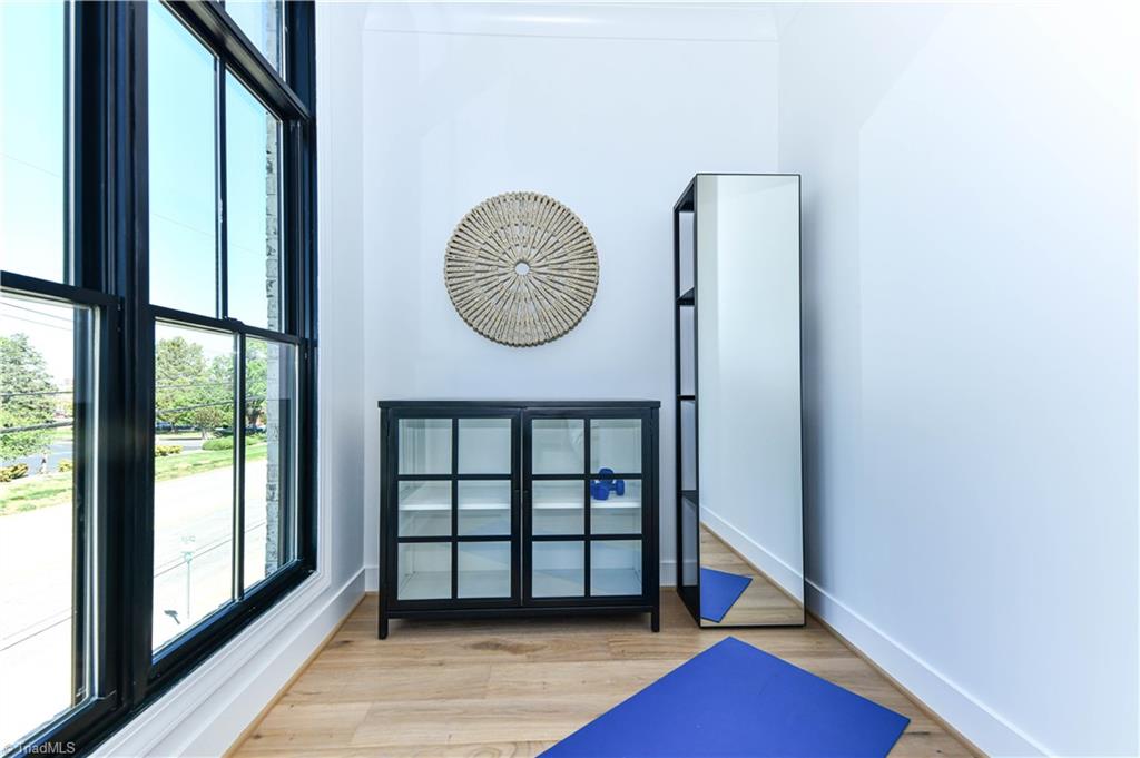 3237 W Friendly Avenue