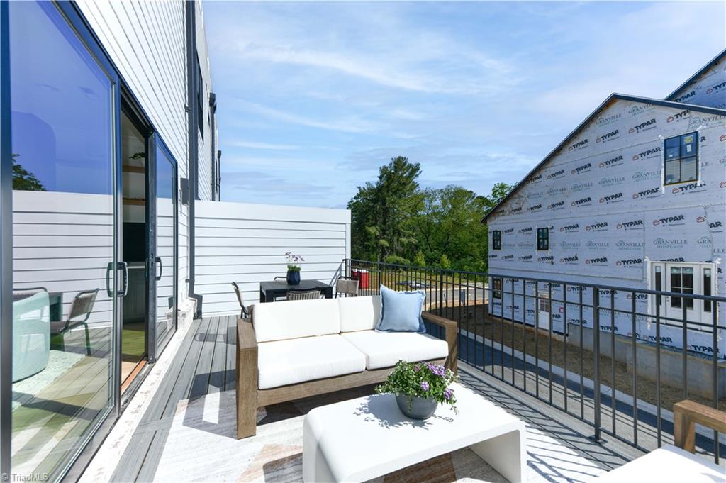 3237 W Friendly Avenue