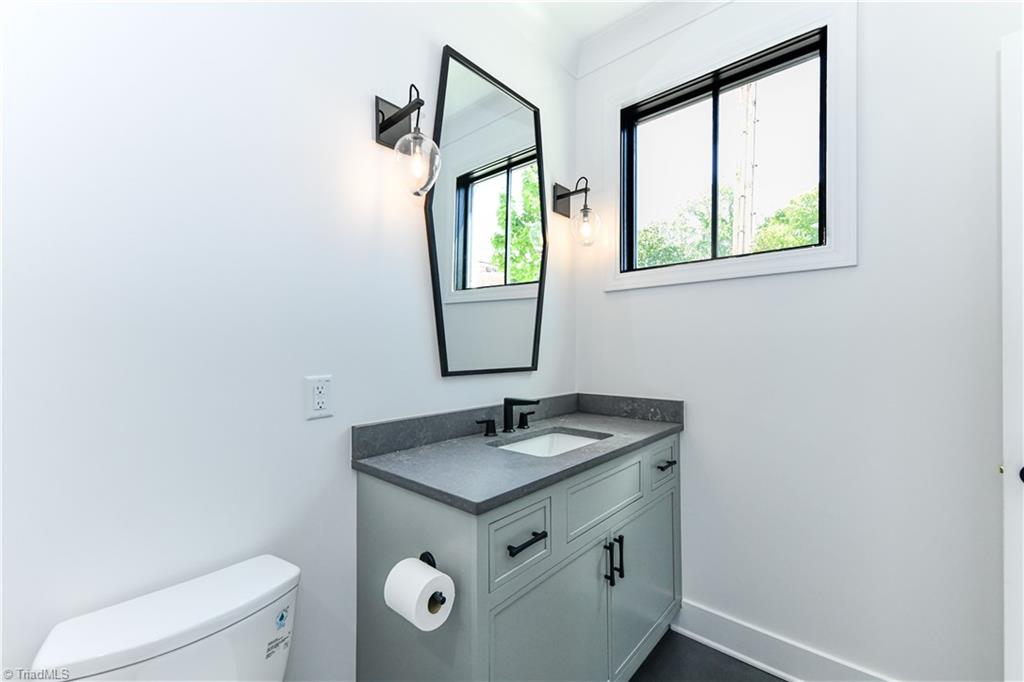 3237 W Friendly Avenue