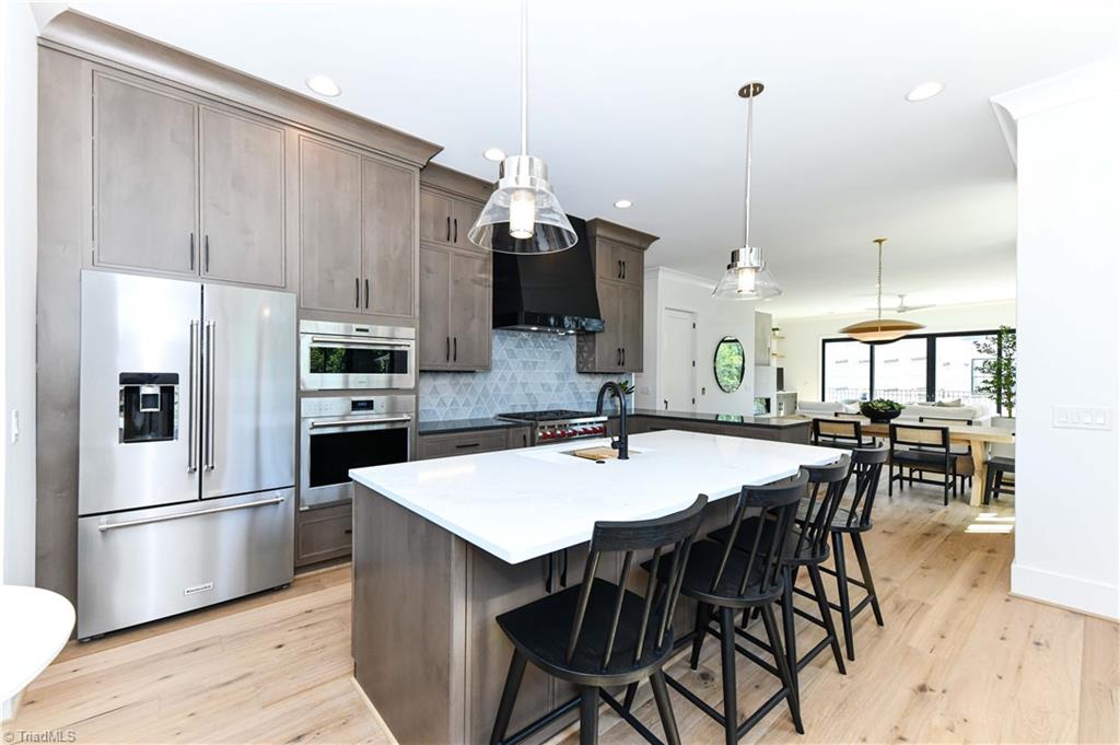 3237 W Friendly Avenue