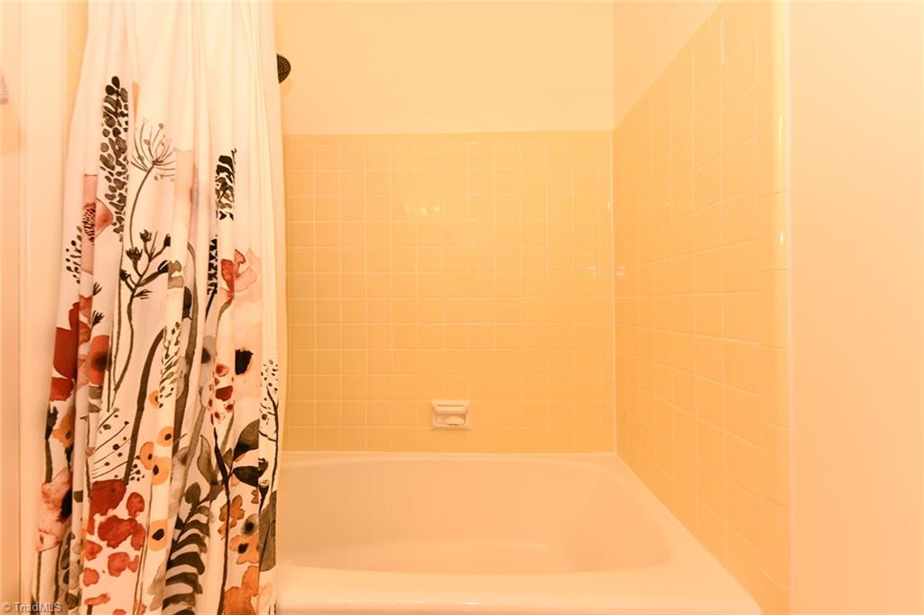 900 Honeysuckle Drive