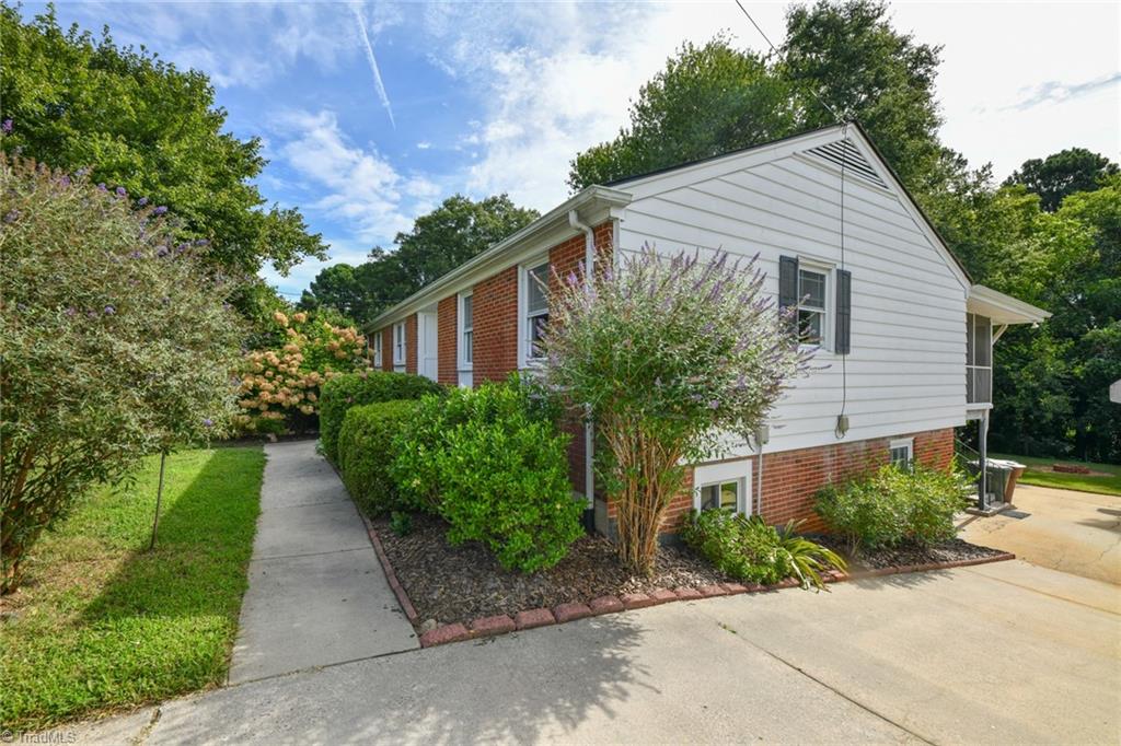 900 Honeysuckle Drive