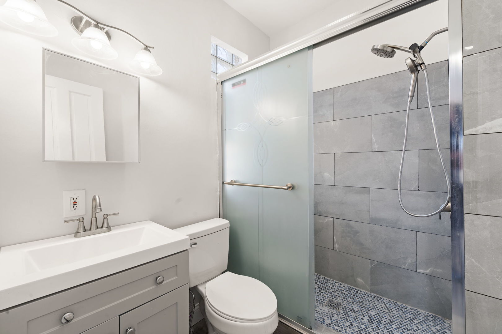 2147 W Dickens Avenue Unit: 2