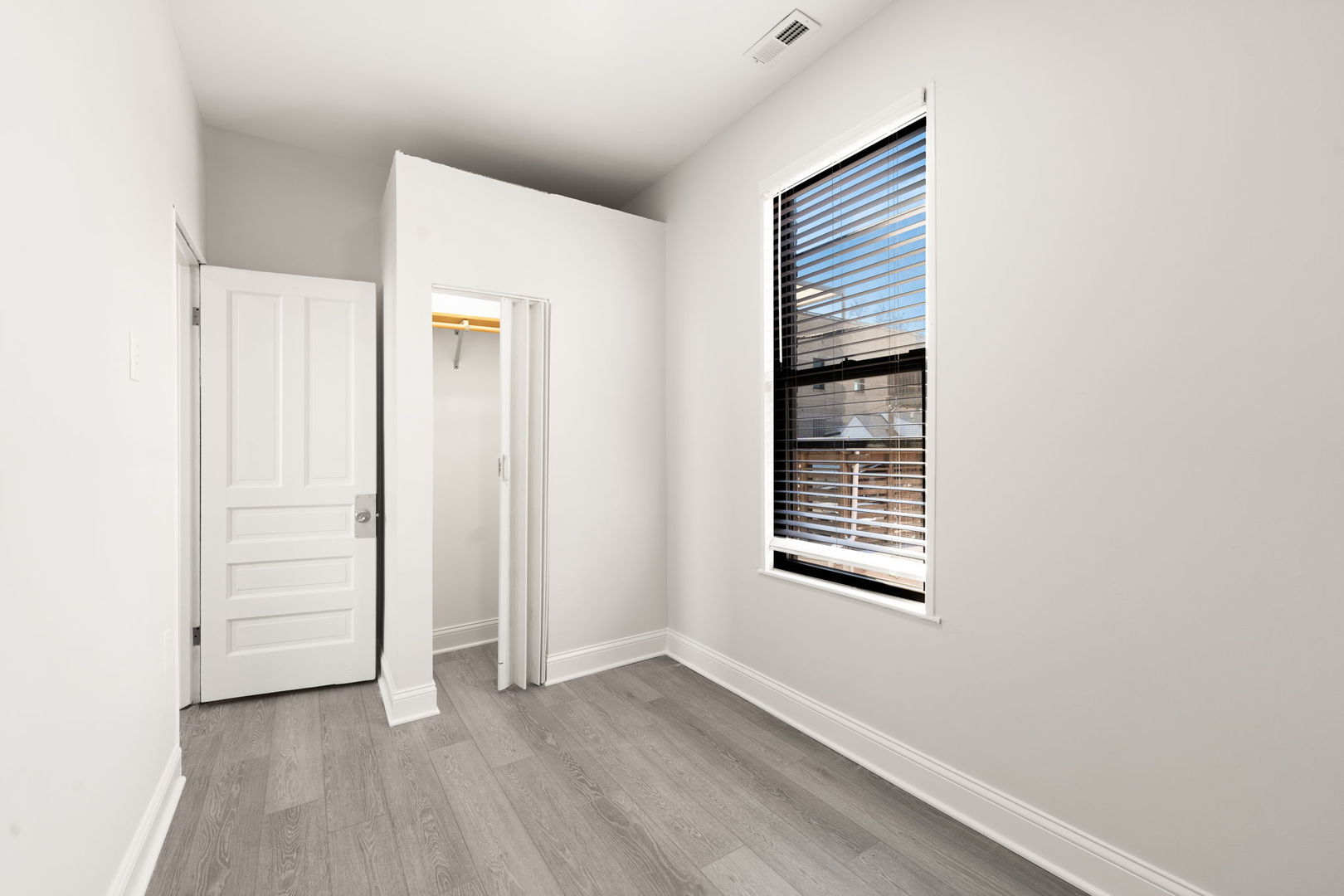 2147 W Dickens Avenue Unit: 2