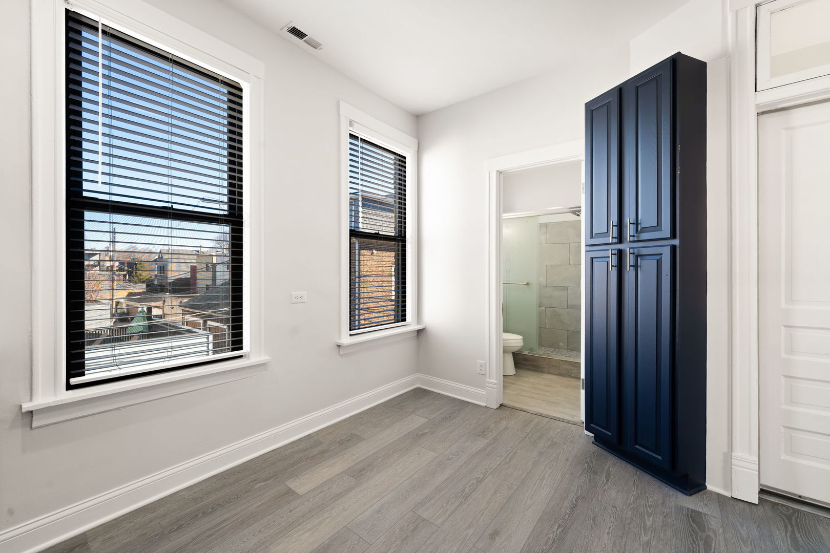 2147 W Dickens Avenue Unit: 2